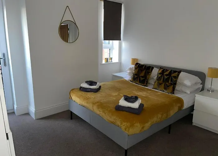 City Centre Duplex Sleeps 4 #H9