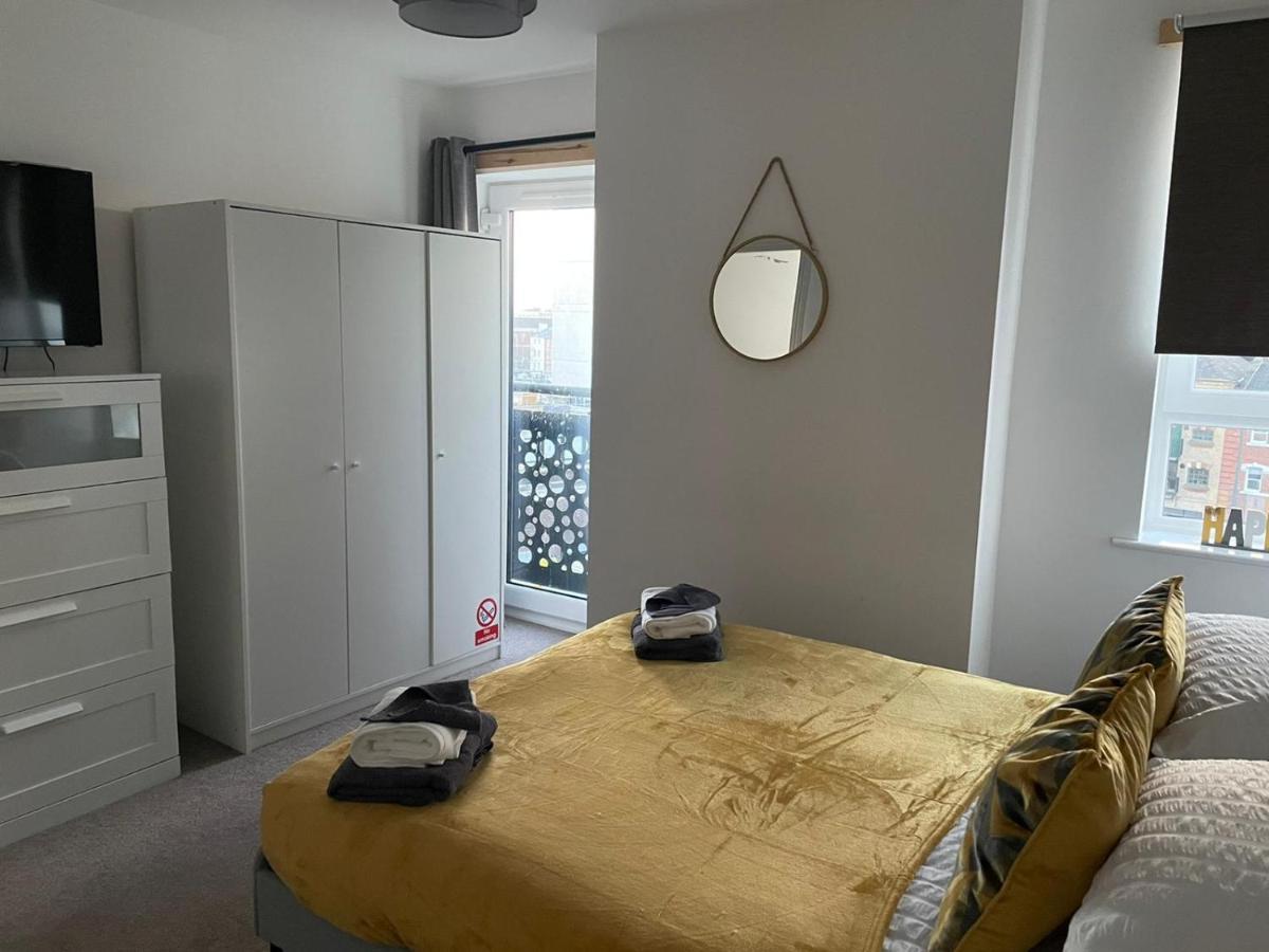 Centre Duplex Sleeps 4 #h9 Apartment Kingston upon Hull