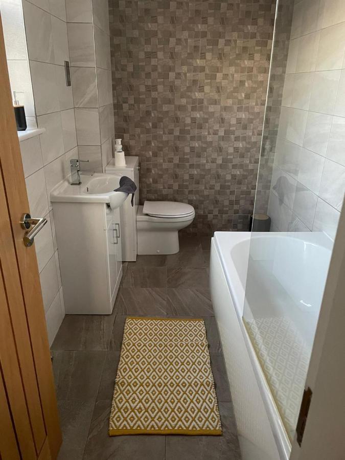 Centre Duplex Sleeps 4 #h9 Apartment Kingston upon Hull